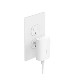 ADAPTADOR-BELKIN-WALL-CHARGER-30W-CON-CABLE-USB-C-TO-LGT-WHITE--WCA005DQ1MWH-B5-
