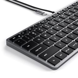 Satechi-Slim-W1-Wired-Backlit-Keyboards-for-Mac3